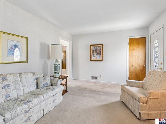 5th image of 848 W 21st St