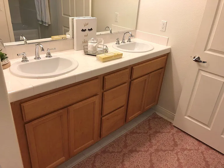 Glenoaks Villas — Photo 45