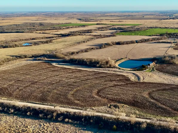 14762 Chicken Creek Rd, Eskridge, KS 66423