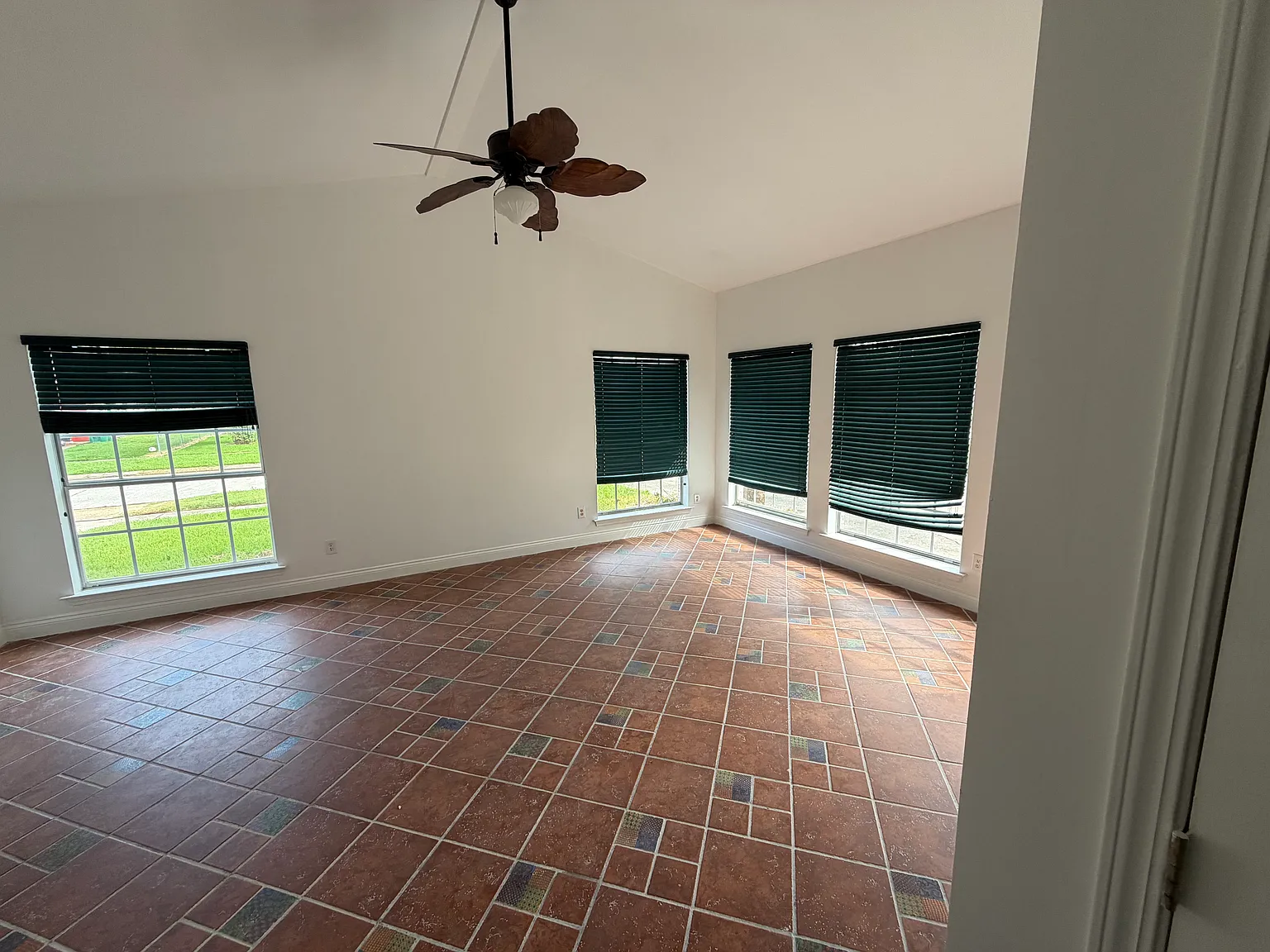 4 bed, 1800 sqft, $2,000 — Photo 3