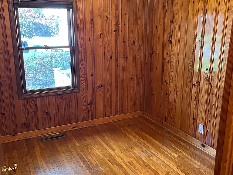 Bedroom 2, with closet
