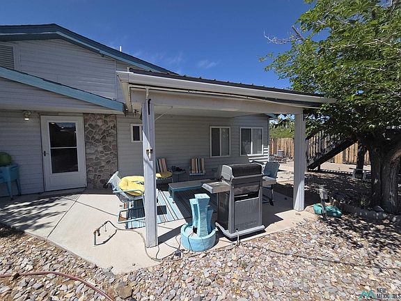 3rd image of 407 Bass Rd