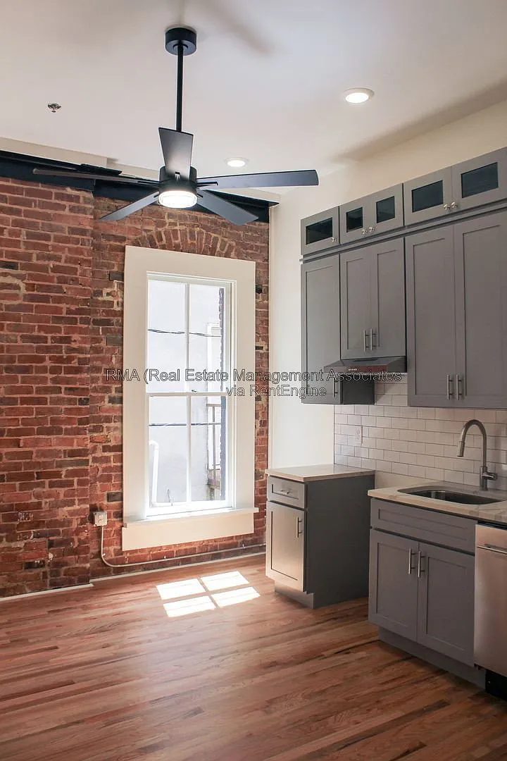 1 bed, 1.0 bath, 383 sqft, $1,100 — Photo 3
