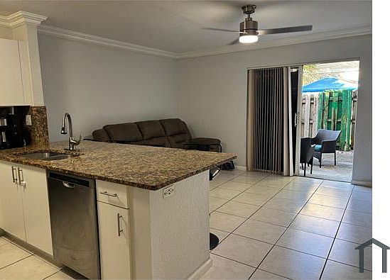 3rd image of 916 Summit Lake Dr