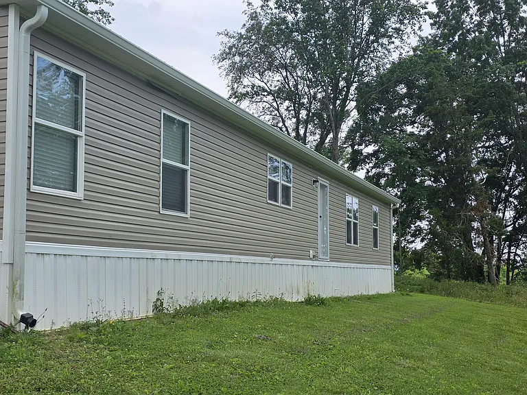 483 W Wilmouth Rd — Photo 2