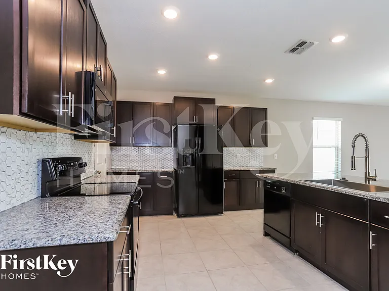 10226 Bright Crystal Ave — Photo 5