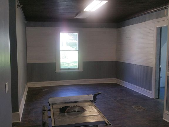 Living room/dining room area
