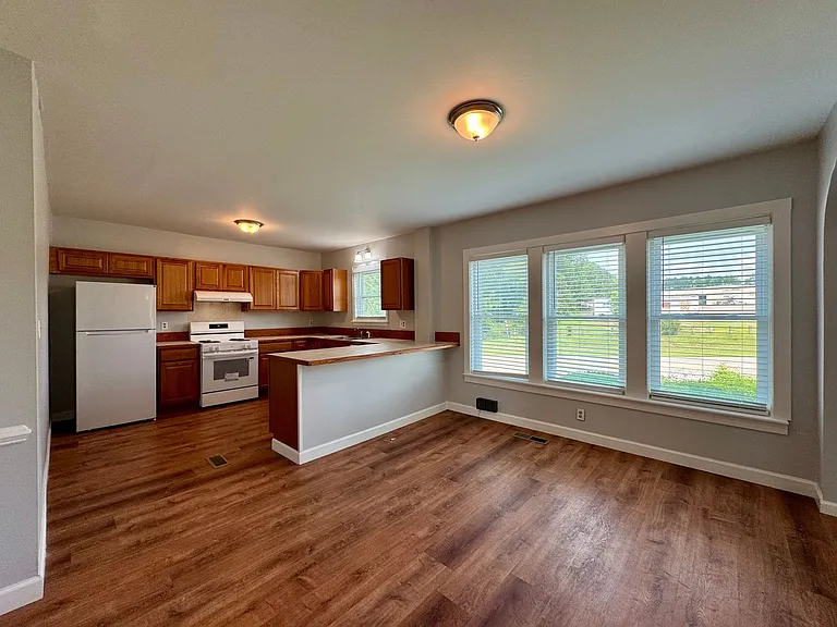 901 W. Danville St. — Photo 3