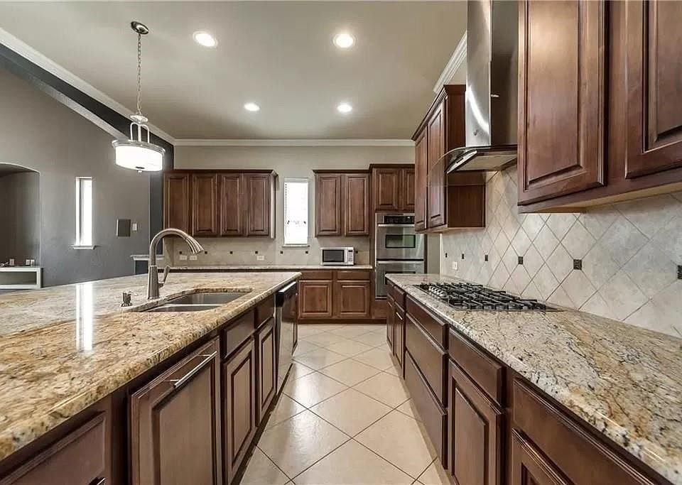 1st image of 914 Mangrove Dr