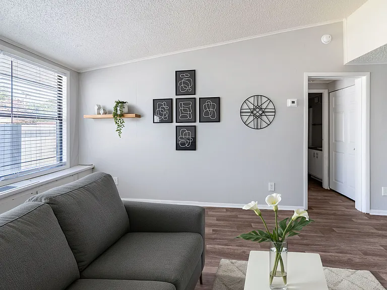 Canyon and Knox Landing Apartments — Photo 11