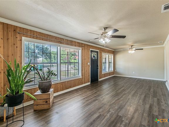 4th image of 2401 Oak Dr