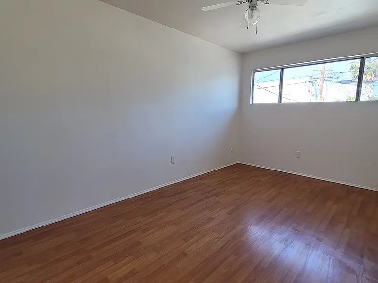 1038 N Ridgewood Pl #4 — Photo 18