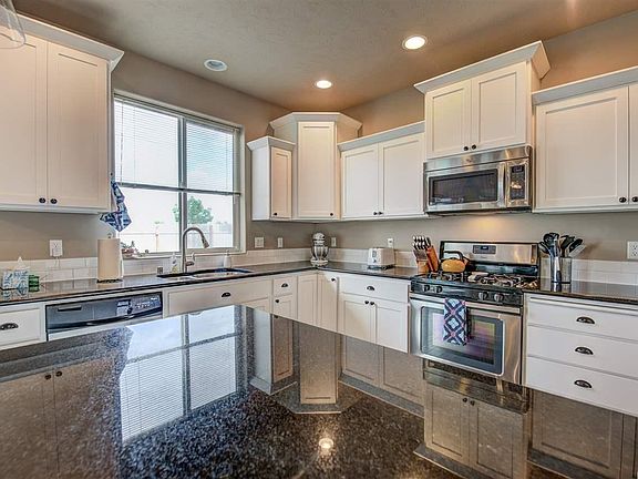 5th image of 5801 Hiram Ct