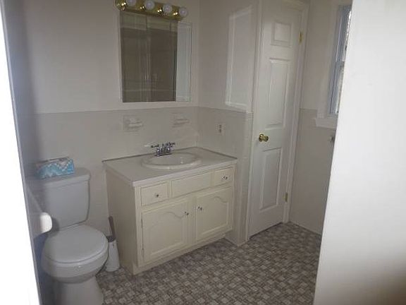 4th image of 10-12 Caroline St