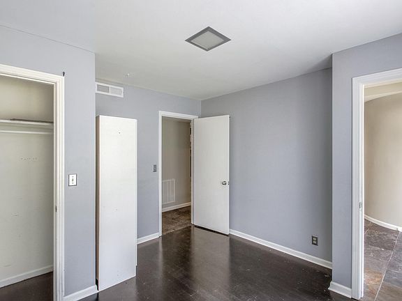3rd image of 821 Highland Park Ct