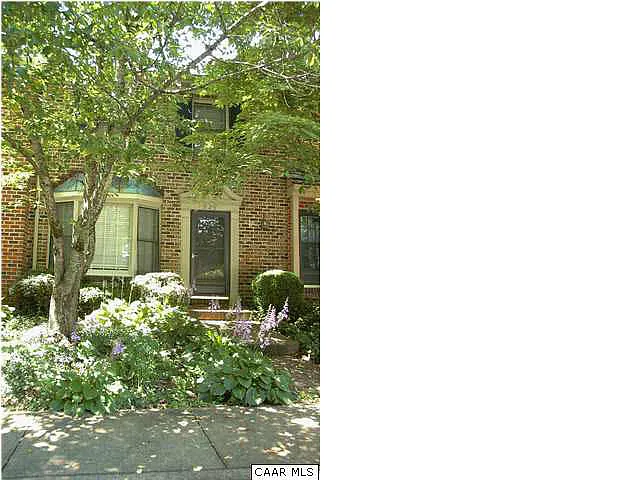 928 Huntwood Ln photo 1