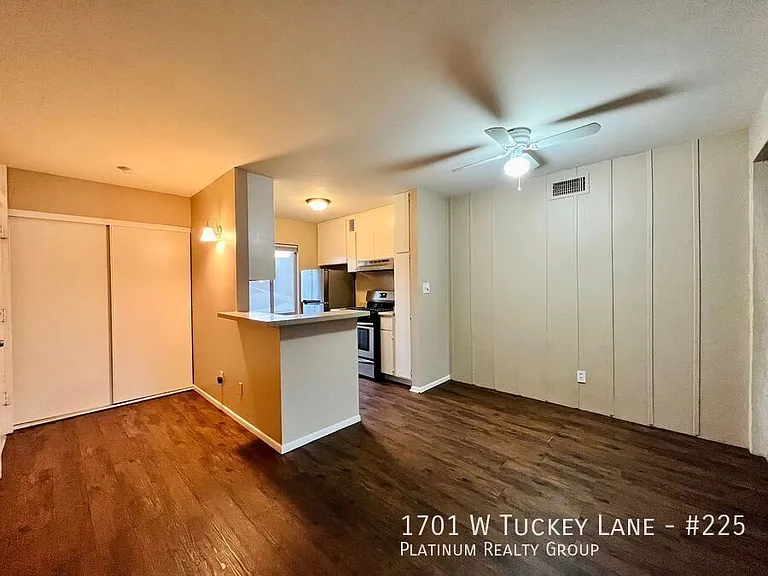 1701 W Tuckey Ln #225 — Photo 2