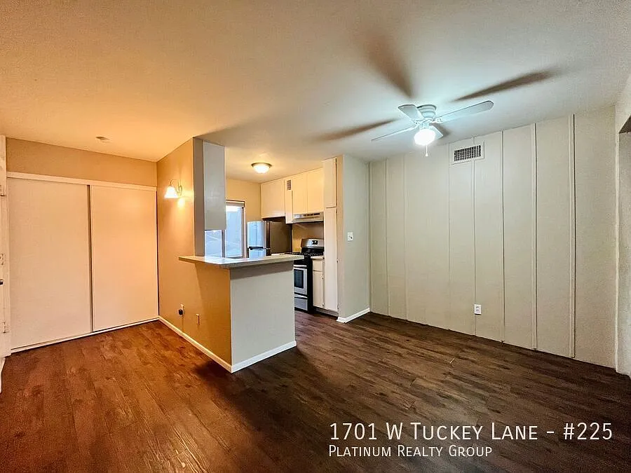Building Photo - 1701 W Tuckey Ln #225