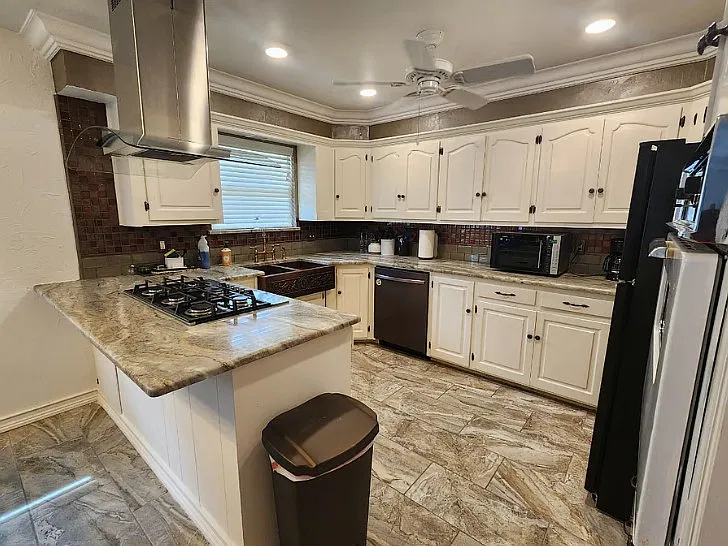 3 bed, 2.5 bath, 1897 sqft, $2,100 — Photo 3