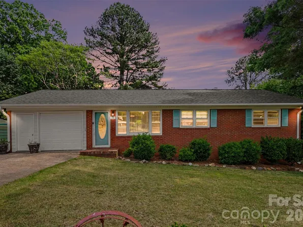 79 Walnut St, Badin, NC 28009