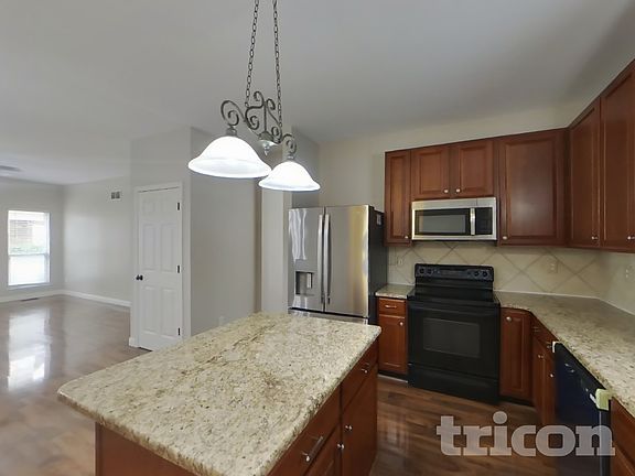 5th image of 621 Summer Stone Dr