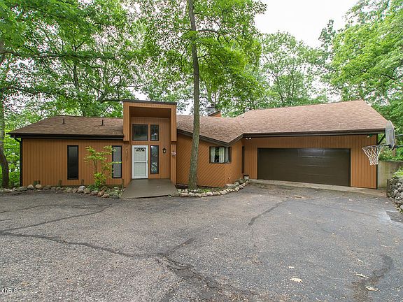 2nd image of 522 Sylvan Dr