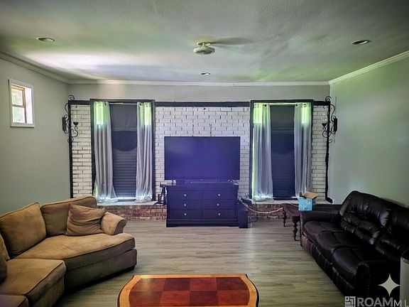 3rd image of 4534 Clark St