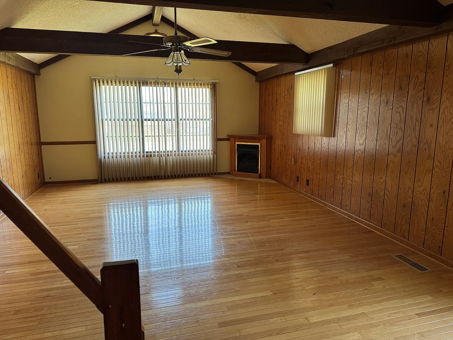 3 bed, 1.5 bath, 1300 sqft, $1,350 — Photo 4