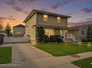 790 Clawson St, Staten Island, NY 10306