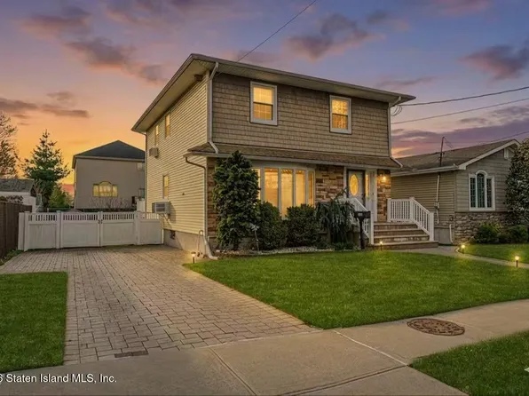 790 Clawson St, Staten Island, NY 10306