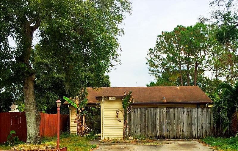 1st image of 10709 Crowngate Ln