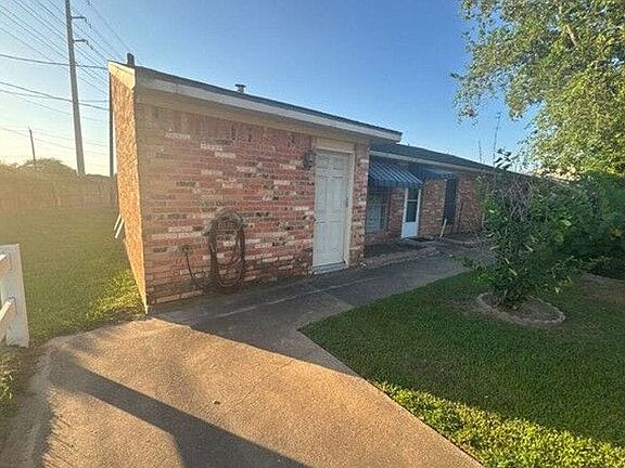 3rd image of 1300 Eagle Lake Rd Unit 9
