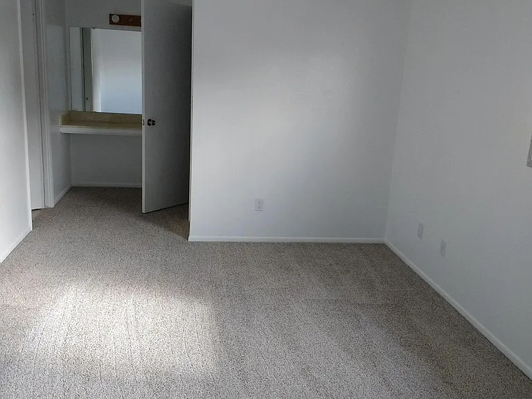 2046 W Hazelwood Pkwy — Photo 8