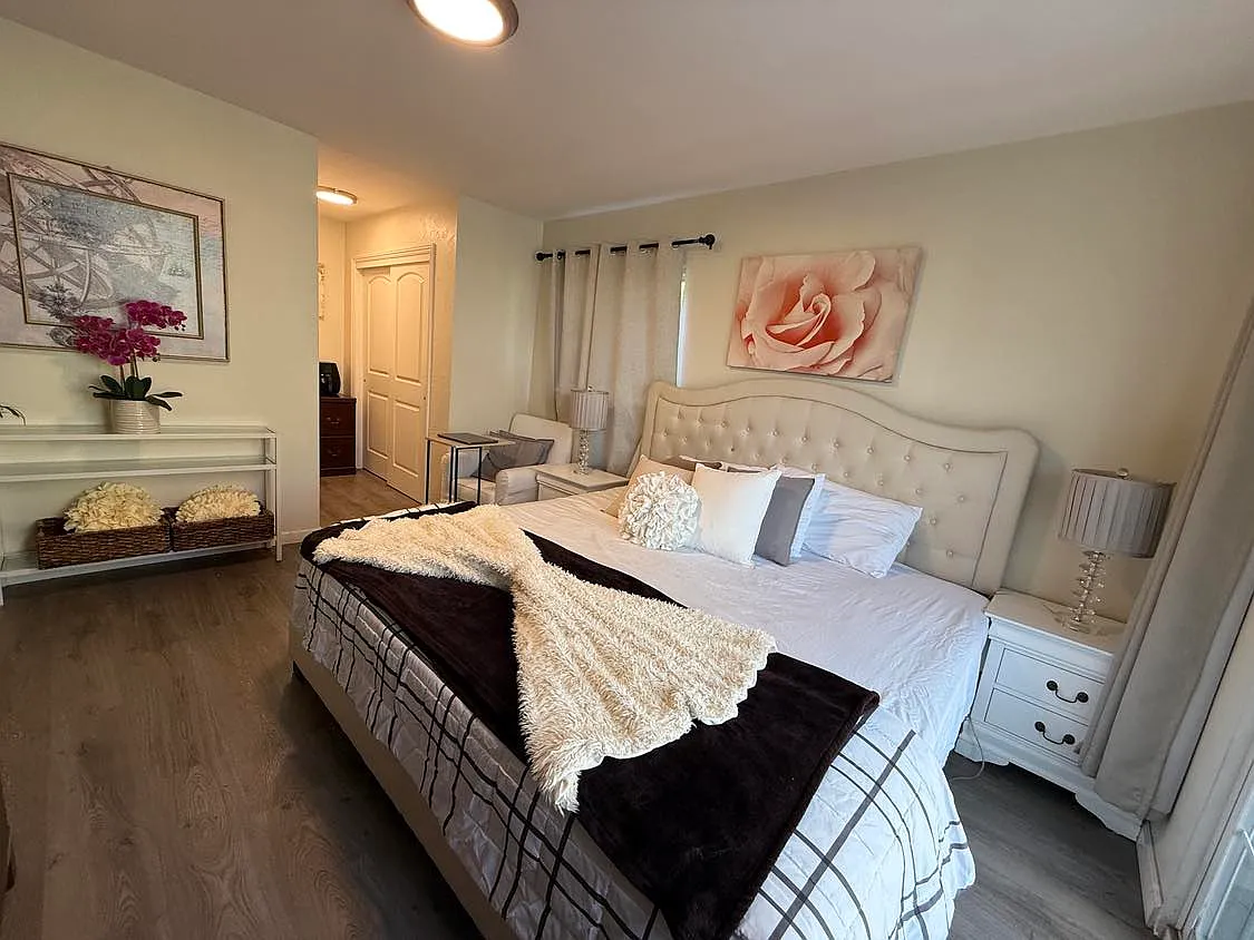 1 bed, 220 sqft, $1,600 — Photo 2