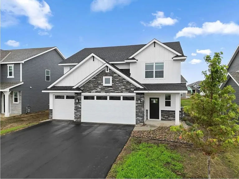 18325 Gladiator Dr — Photo 2