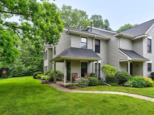 120 Elizabeth St #1, Saugatuck, MI 49453
