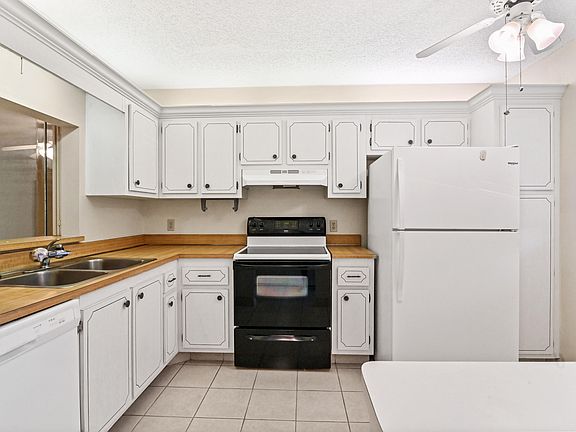 3rd image of 2820 SW 22nd Avenue #215