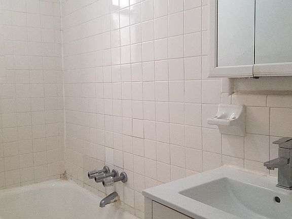 5th image of 11 Midwood St APT A10