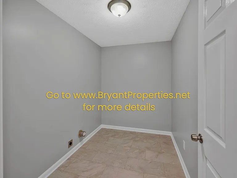 2872 Creekbend Dr — Photo 15