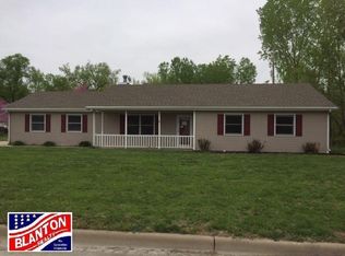 401 Hackberry Ave, Manhattan, KS 66502