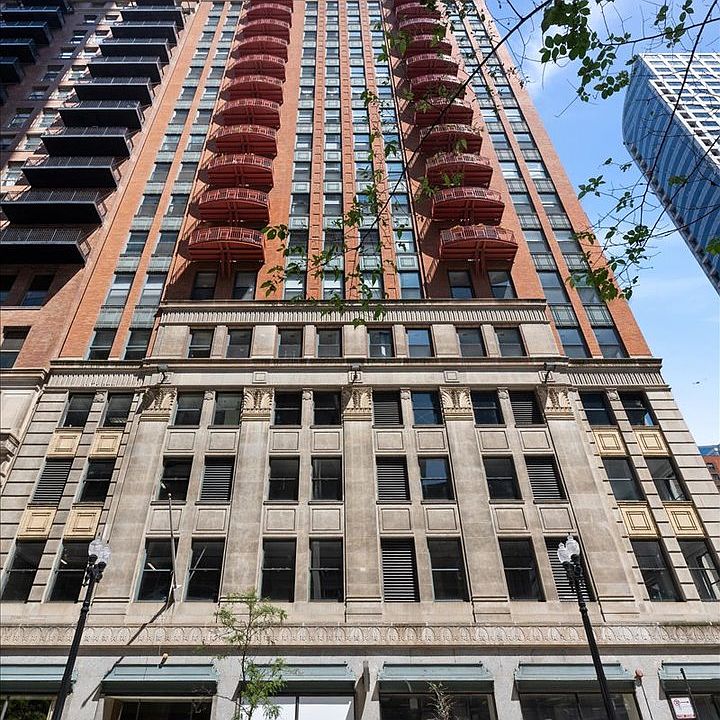 1st image of 208 W Washington St APT 2013