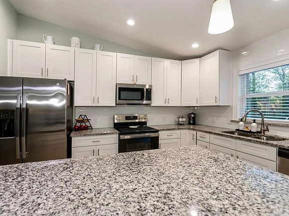 3rd image of 238 Oak Lane Way
