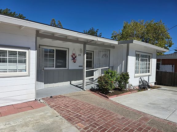 Front right entry door
Wheelchair accessible