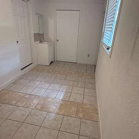 1082 Old South Dr — Photo 9