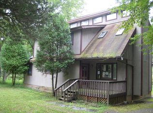 1145 Lake Ln, East Stroudsburg, PA