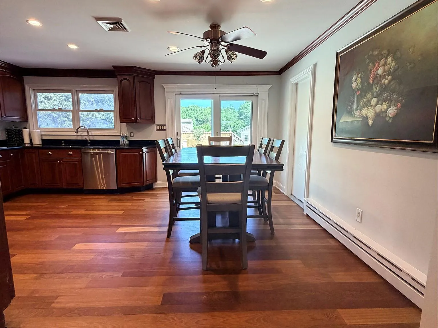4 bed, 2.5 bath, 1078 sqft, $4,250 — Photo 3