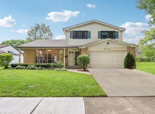 2620 N Forrest Ln, Arlington Heights, IL 60004