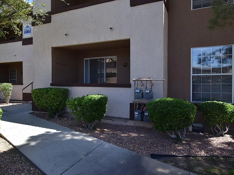 231 W Horizon Ridge Pkwy #417 — Photo 2