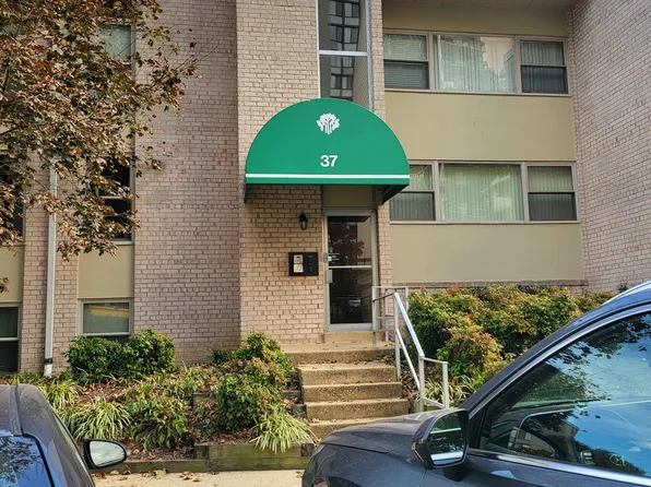 37 Canterbury Sq APT 302, Alexandria, VA 22304