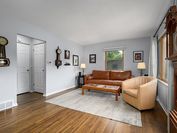 3rd image of 2908 Rose Dr SE